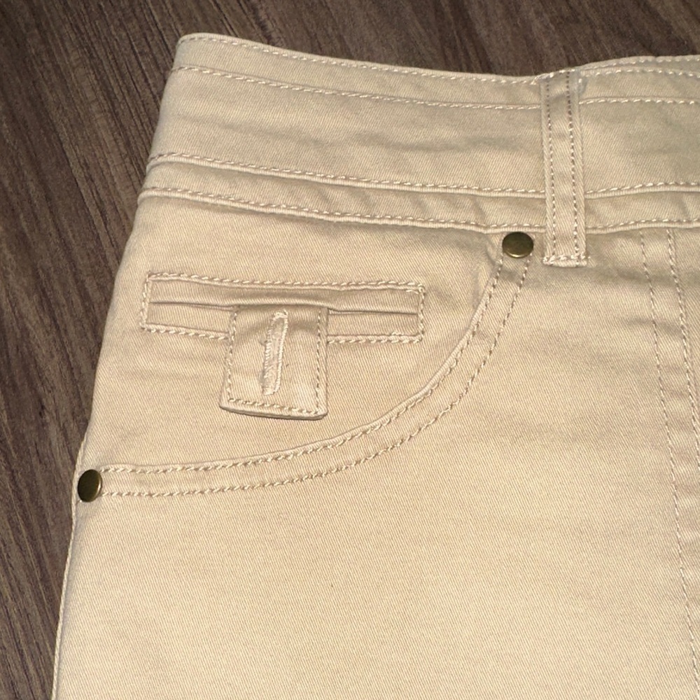 Flamingoals Women's Beige Cargo Shorts - Picture 3 of 8